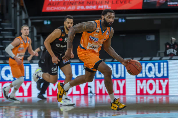 更多边路突 更多边路突